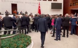 Meclis’te kayyum gerilimi: DEM Partili milletvekilleri kürsüyü işgal etti