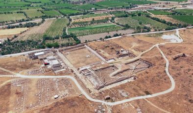 Tripolis Antik Kenti’nde bulunan 2 bin yıllık eserler gün yüzüne çıkarılıyor