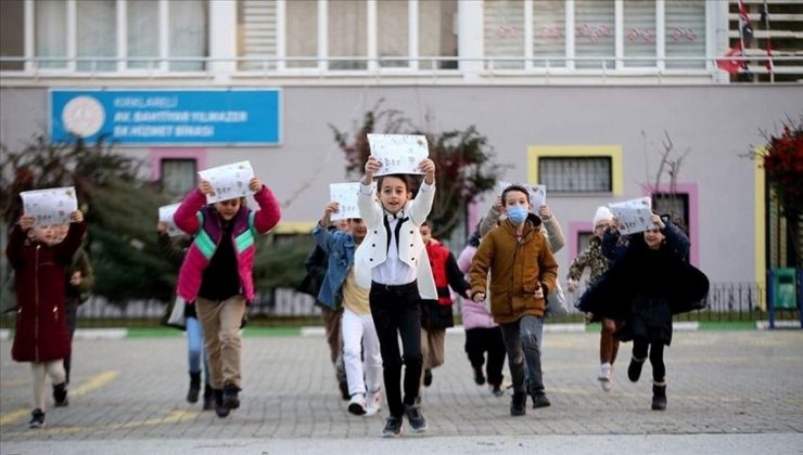 Yarın 20 milyon öğrenci için karne günü! (Karneler saat kaçta verilecek?)
