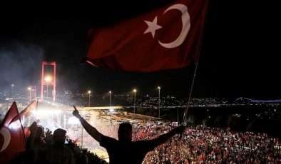 Siyasilerden “15 Temmuz” mesajları