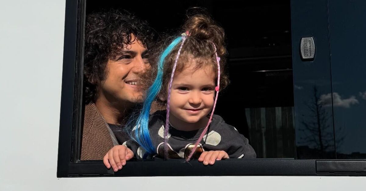 Taner Ölmez’in kızı Zeynep ‘Deha’ setinde