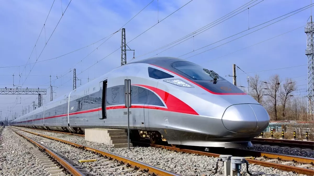 Çin, Saatte 450 km Hıza Ulaşabilen Yeni Hızlı Tren Prototipini Tanıttı