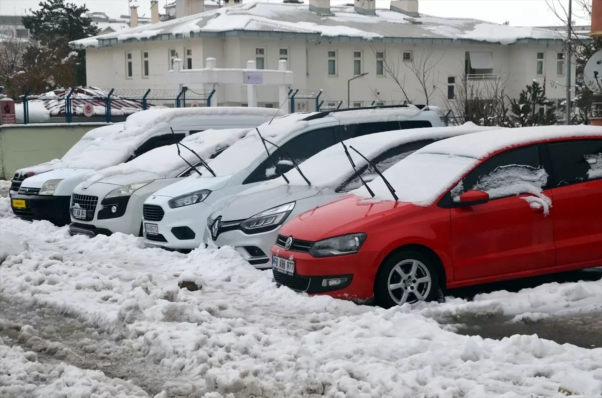 Doğu’da Kar Yağışı Ulaşımı Olumsuz Etkiliyor