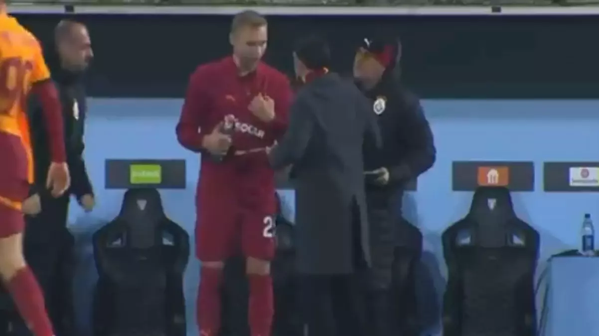 Okan Buruk, Victor Nelsson’u azarladı